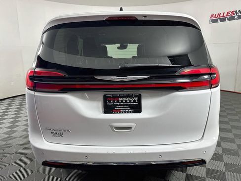 Used 2024 Chrysler Pacifica Touring-L FWD image 6
