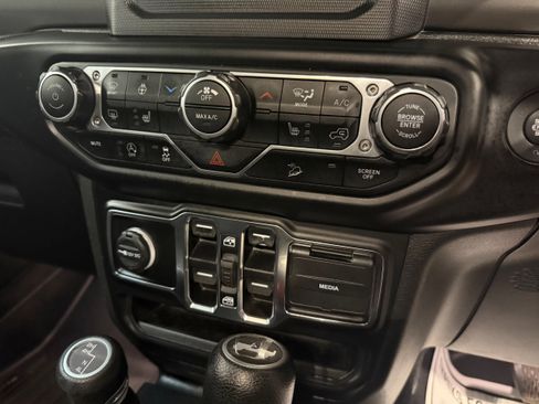 Used 2022 Jeep Wrangler Unlimited Sport w/ Cold Weather Group AWD/4WD image 18