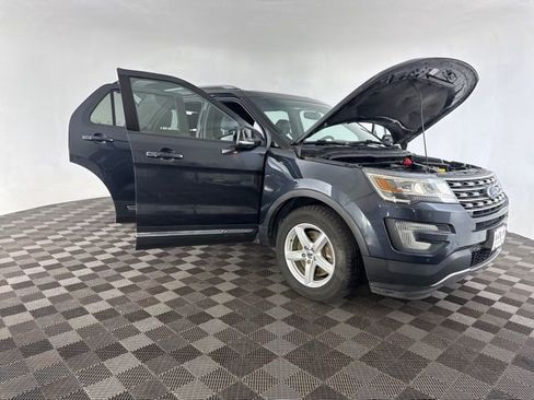 Used 2017 Ford Explorer XLT w/ Equipment Group 202A image 14