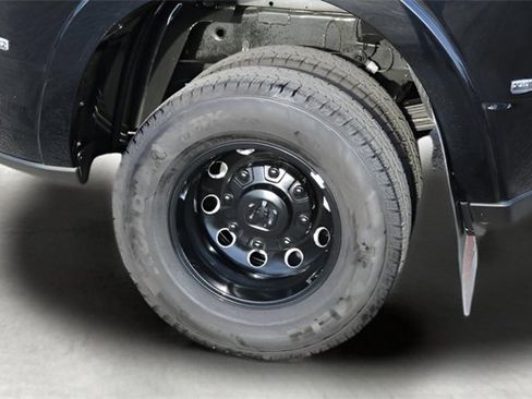 Used 2025 RAM 3500 Limited image 9