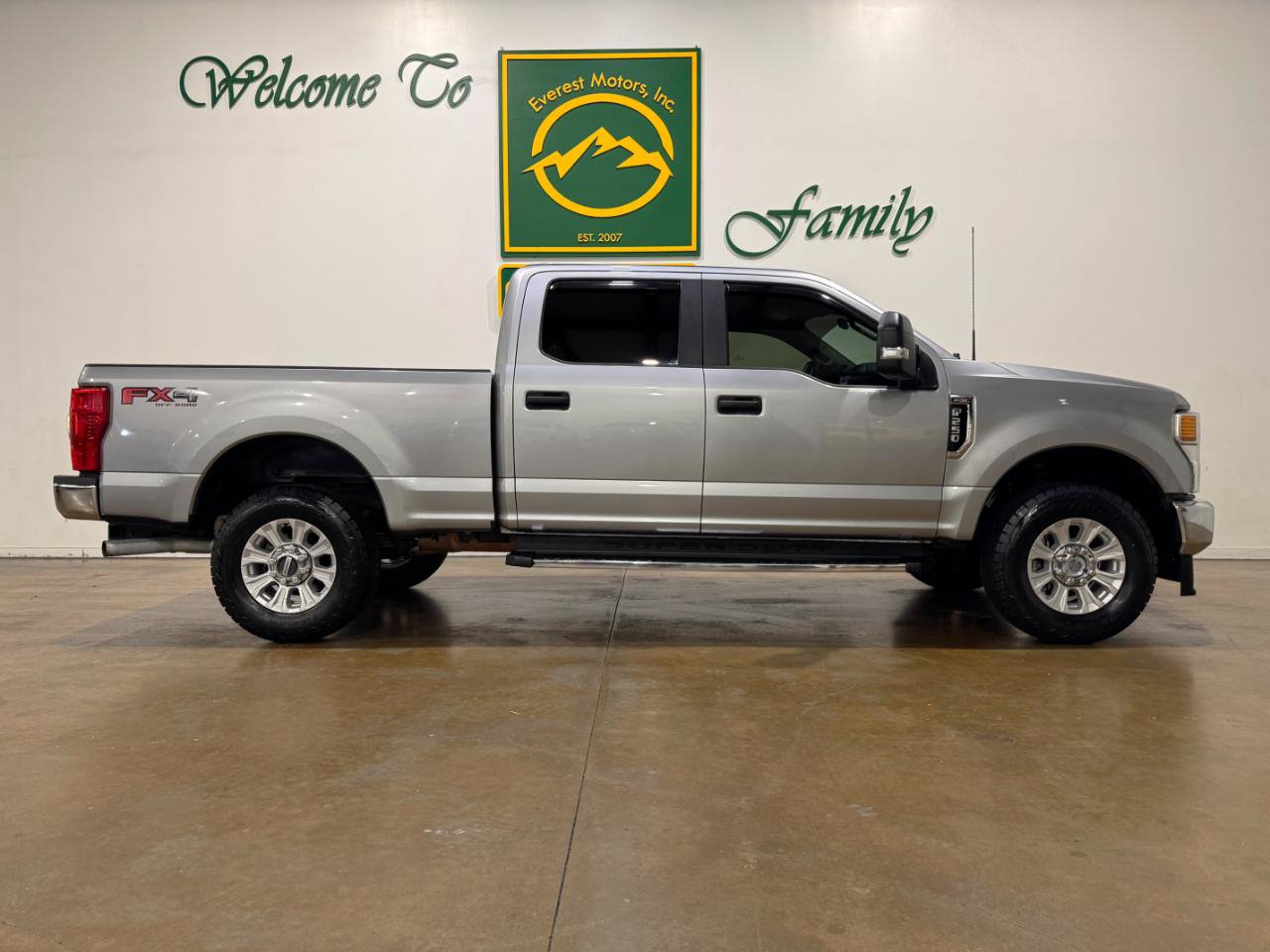 Used 2022 Ford F250 XL w/ STX Appearance Package AWD/4WD image 9