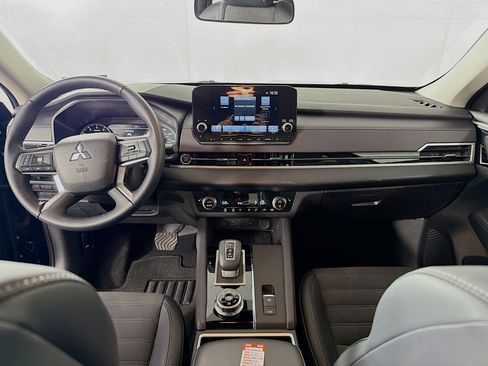 Used 2024 Mitsubishi Outlander SE image 22