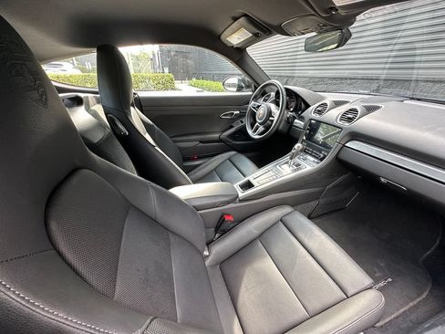Certified 2025 Porsche 718 Cayman RWD image 33