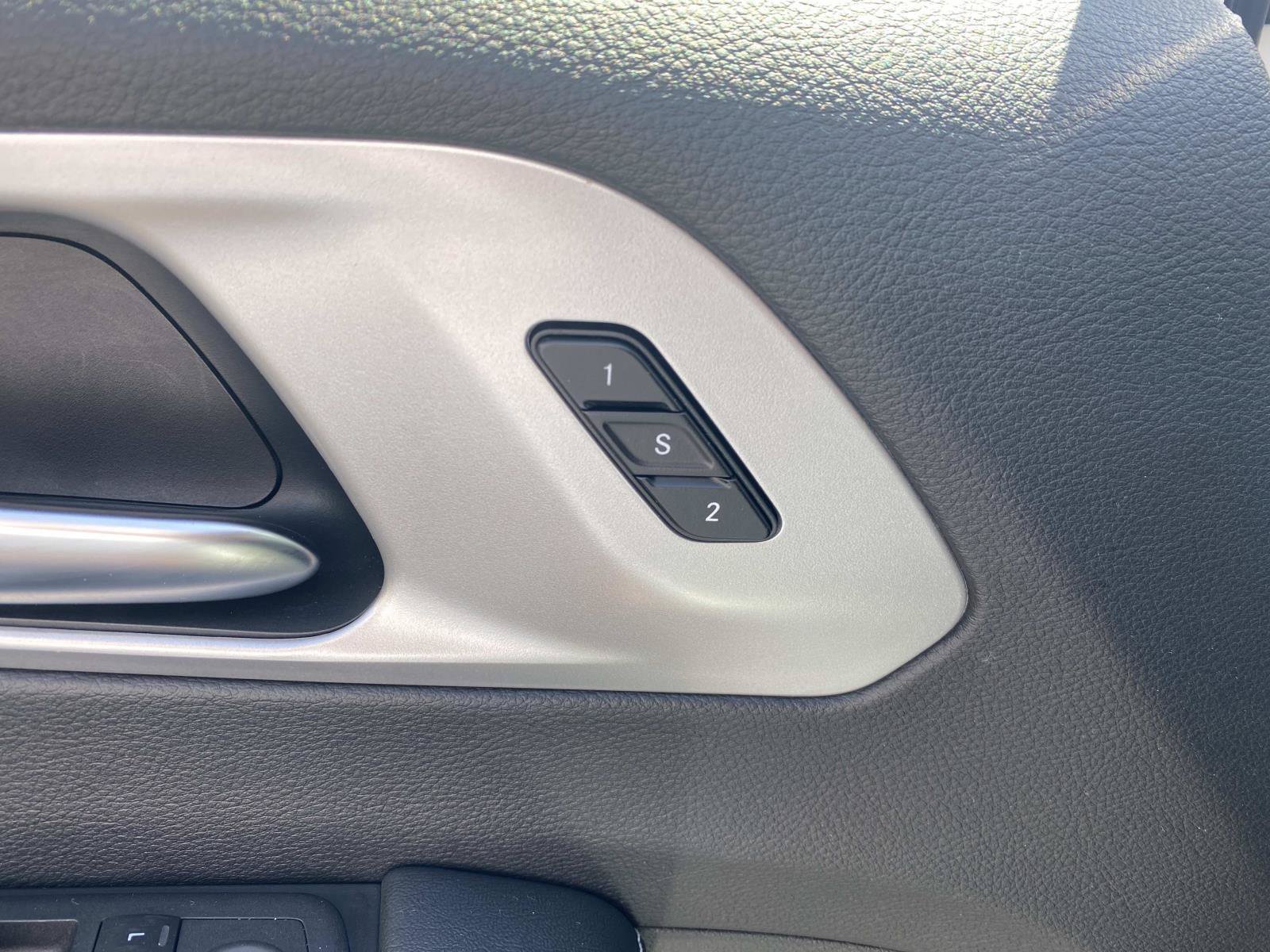Used 2025 Chrysler Pacifica Limited FWD image 20