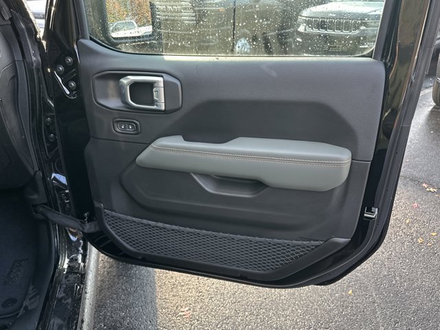 New 2026 Jeep Gladiator Mojave w/ Steel Bumper Group AWD/4WD image 14