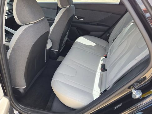 Used 2022 Hyundai Elantra Limited w/ Cargo Package FWD image 13