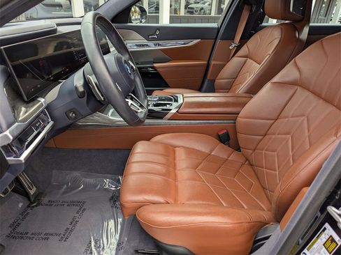 Used 2023 BMW i7 xDrive60 image 12