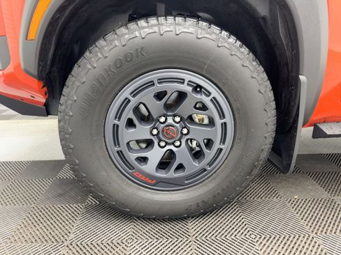 Used 2025 Nissan Frontier PRO-4X w/ Pro Convenience Package image 12