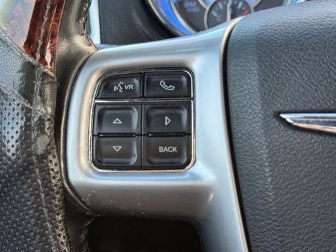 Used 2013 Chrysler 300 w/ Driver Convenience Group image 17