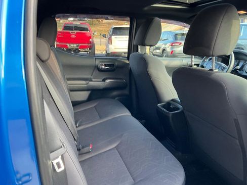 Used 2017 Toyota Tacoma TRD Off-Road w/ Premium & Technology Package image 9