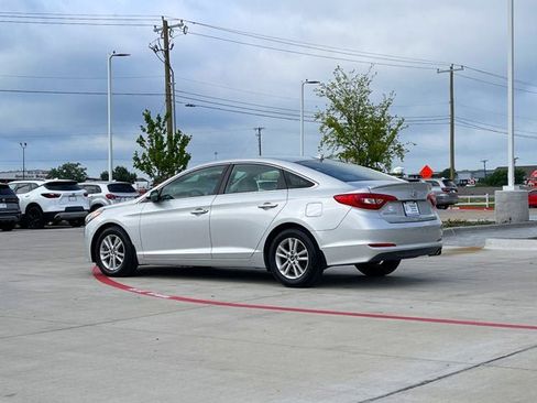 Used 2015 Hyundai Sonata SE w/ Option Group 09 FWD image 4
