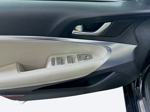 Used 2025 Genesis G70 2.5T RWD image 15