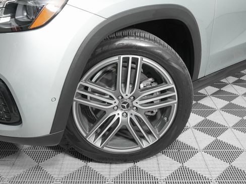 Used 2024 Mercedes-Benz GLS 450 4MATIC image 31