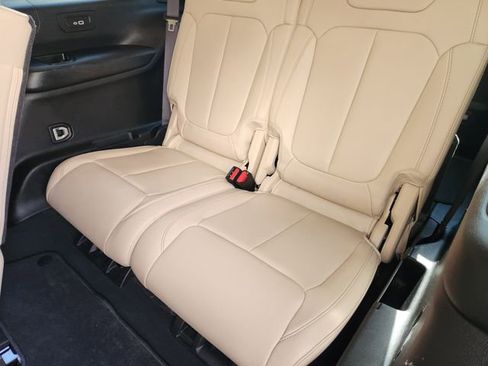 Used 2022 Jeep Grand Cherokee L Limited image 32