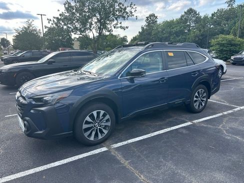 Certified 2025 Subaru Outback Limited AWD/4WD image 8
