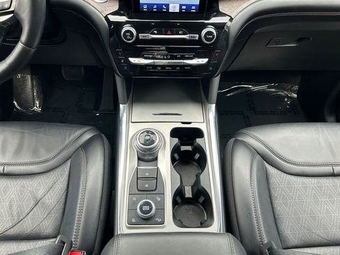Used 2021 Ford Explorer Platinum w/ Equipment Group 601A image 13
