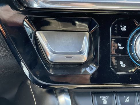 Used 2024 GMC Sierra 2500 Denali Ultimate AWD/4WD image 32