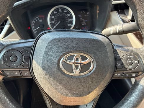 Used 2020 Toyota Corolla LE FWD image 23
