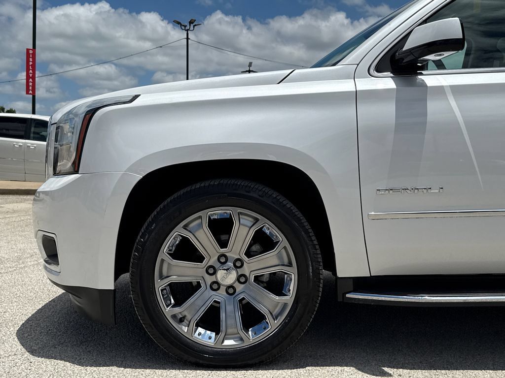 Used 2017 GMC Yukon XL Denali w/ Open Road Package AWD/4WD image 5