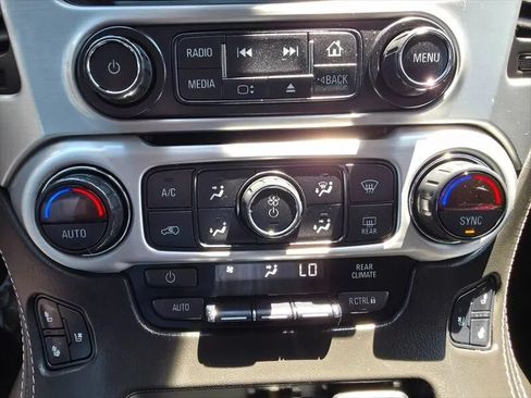 Used 2020 GMC Yukon SLT w/ HD Trailering Package AWD/4WD image 32