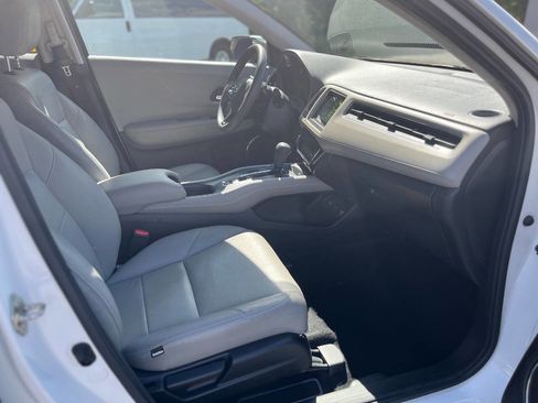 Used 2017 Honda HR-V EX image 18