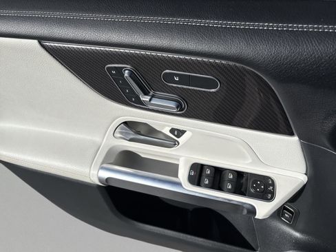 Used 2023 Mercedes-Benz GLB 250 GLB 250 image 17