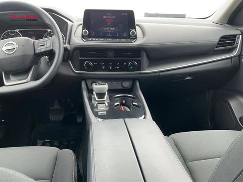 Used 2025 Nissan Rogue S image 12