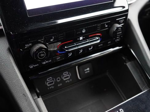 Used 2023 Jeep Grand Cherokee L Laredo image 13