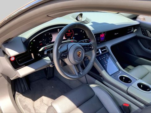 Used 2022 Porsche Taycan RWD image 15