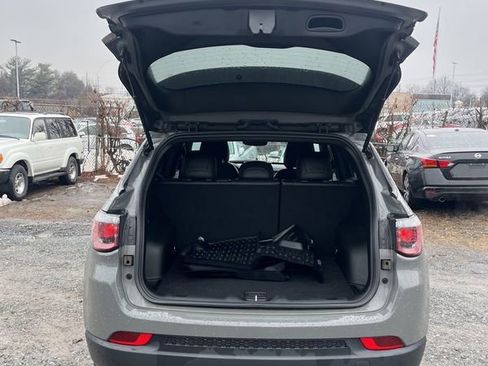 Used 2023 Jeep Compass Latitude image 32