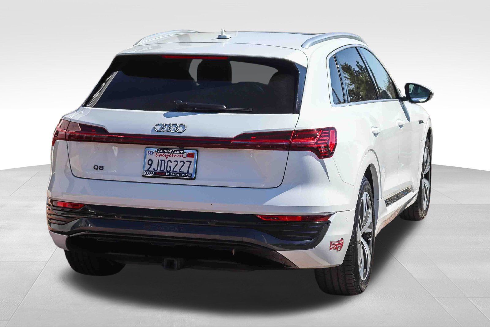 Used 2024 Audi Q8 e-tron Premium Plus w/ Premium Plus Package AWD/4WD image 8