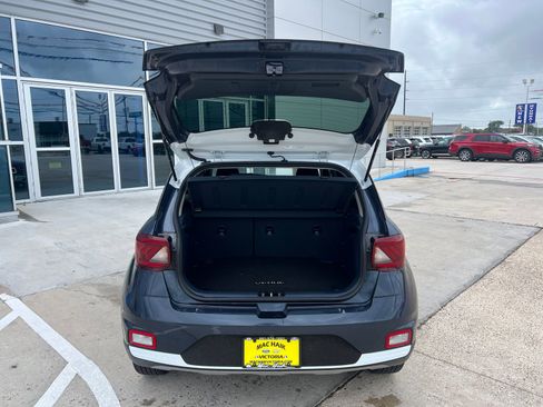 Used 2025 Hyundai Venue Limited FWD image 13