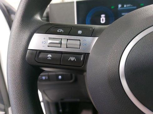 Used 2025 Hyundai Tucson SE AWD/4WD image 16
