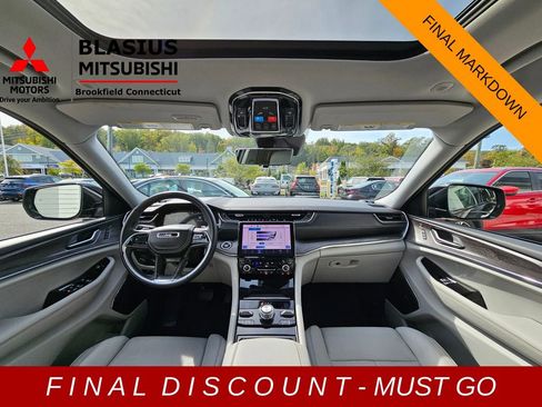 Used 2022 Jeep Grand Cherokee Overland w/ Luxury Tech Group IV image 24