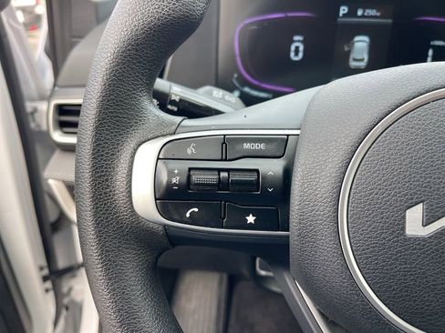 Certified 2025 Kia Sportage LX AWD/4WD image 16