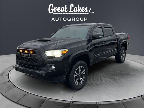 Used 2017 Toyota Tacoma TRD Sport image 1