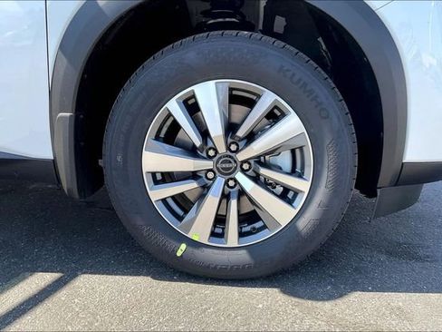 New 2026 Nissan Pathfinder SL image 9