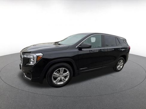 Used 2024 GMC Terrain SLE image 8