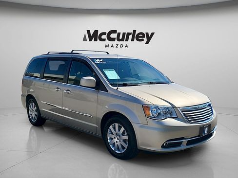 Used 2015 Chrysler Town & Country Touring w/ Driver Convenience Group FWD image 1