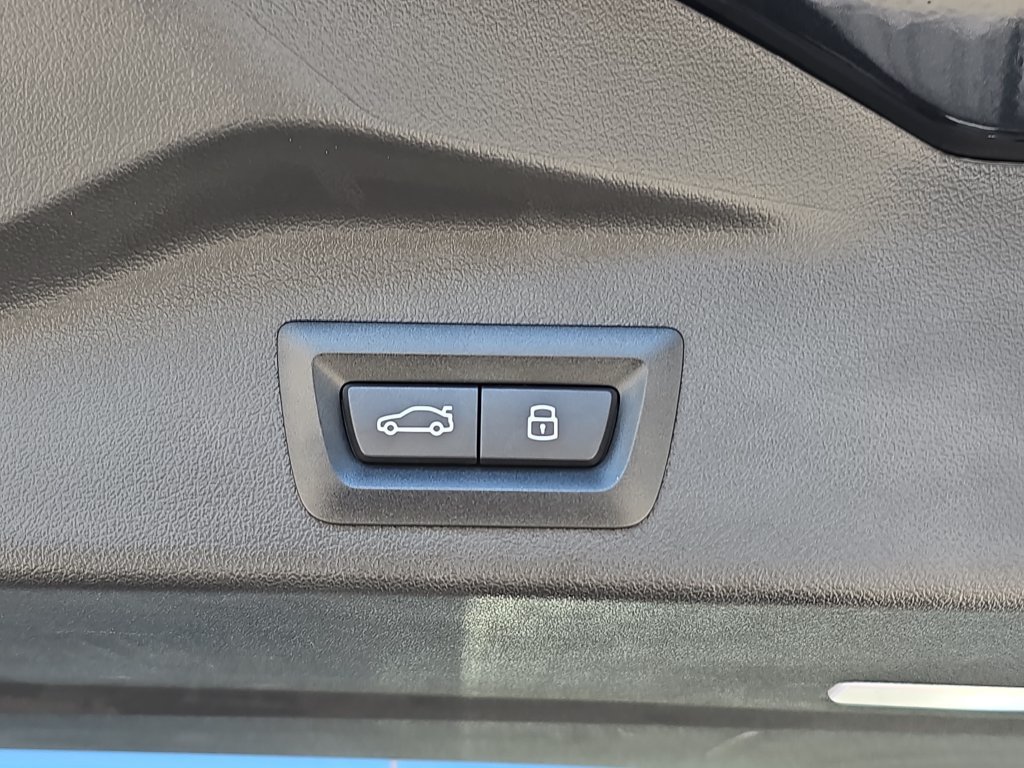Used 2024 BMW X5 sDrive40i w/ M Sport Package RWD image 16