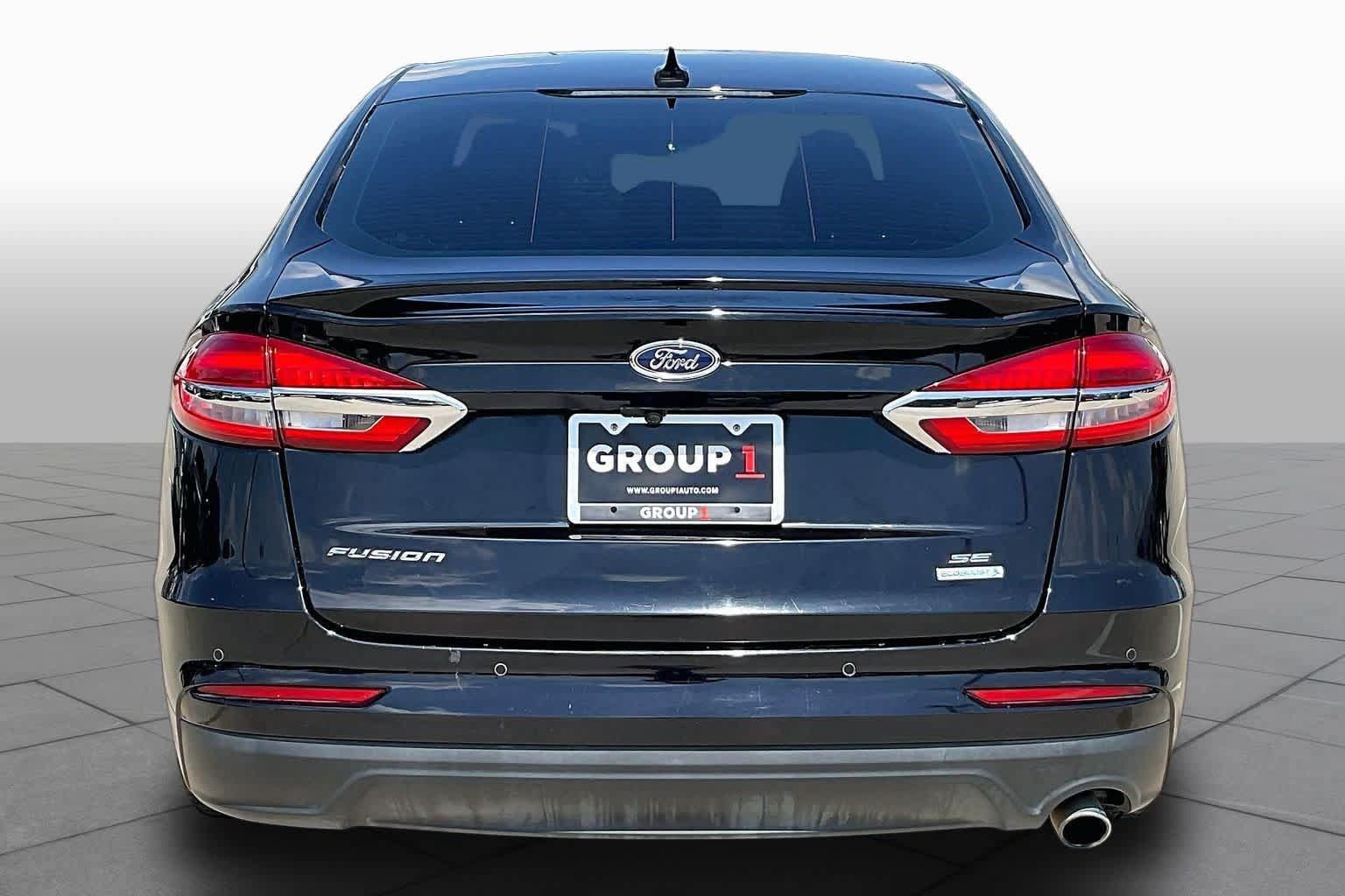 Used 2019 Ford Fusion SE w/ Equipment Group 151A FWD image 5