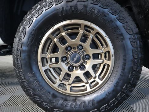 Used 2023 Toyota Tacoma 4x4 Double Cab image 31