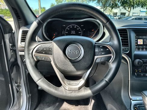 Used 2018 Jeep Grand Cherokee Laredo AWD/4WD image 20