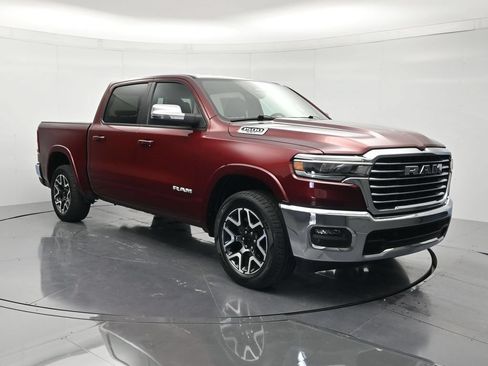 Used 2025 RAM 1500 Laramie AWD/4WD image 3