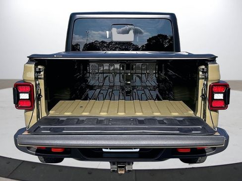 Certified 2025 Jeep Gladiator Mojave w/ Convenience Group AWD/4WD image 24