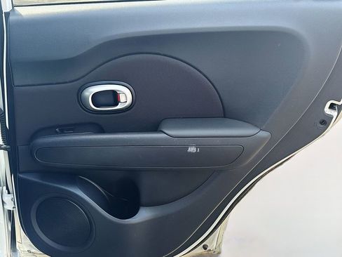 Used 2016 Kia Soul FWD image 16