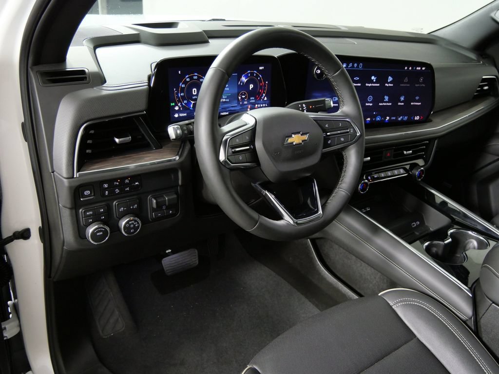 Used 2025 Chevrolet Suburban Premier w/ Sun And Tow Package AWD/4WD image 13