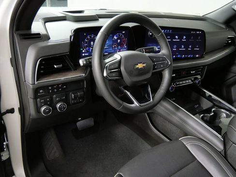 Used 2025 Chevrolet Suburban Premier w/ Sun And Tow Package AWD/4WD image 13