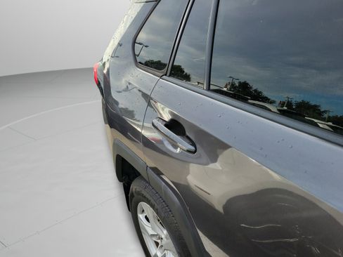 Used 2021 Toyota RAV4 LE FWD image 18