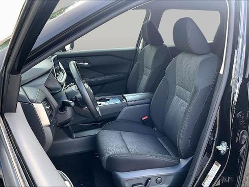 Certified 2025 Nissan Rogue SV FWD image 8